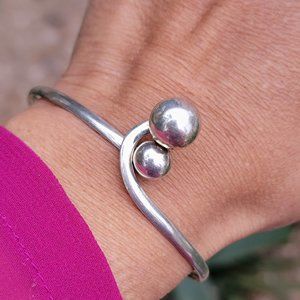 Vintage solid 925 sterling silver double ball bead twisted handwrought tension